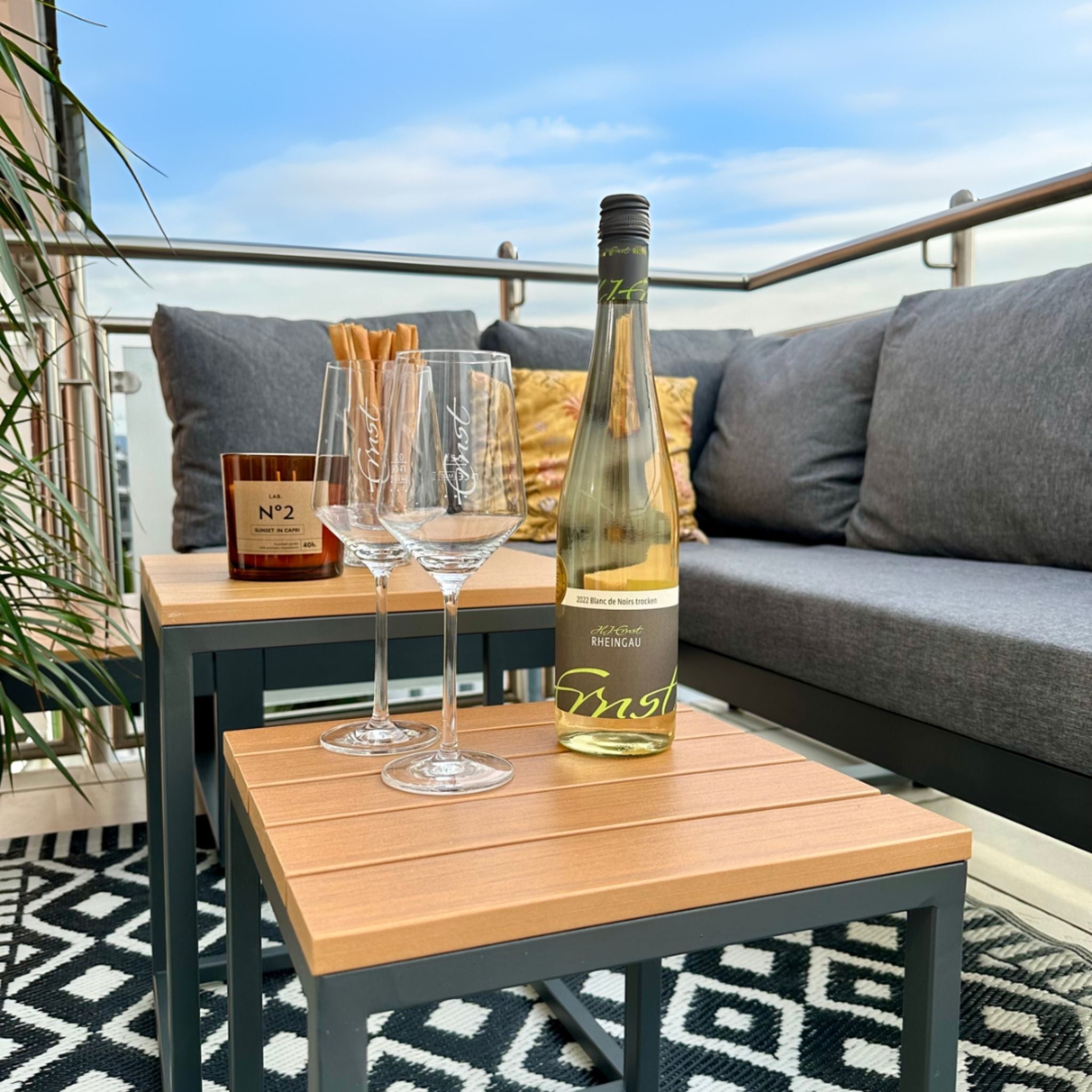 Blanc de Noirs trocken auf der Terrasse - Weingut Ernst