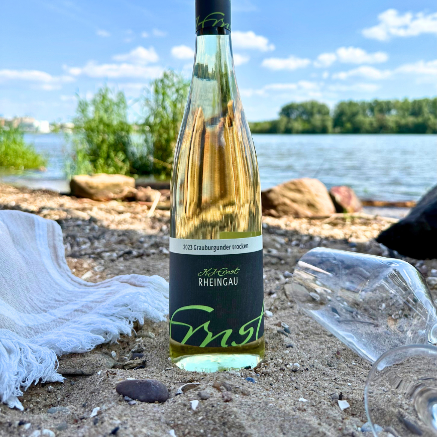 Grauburgunder trocken am Strand - Weingut Ernst